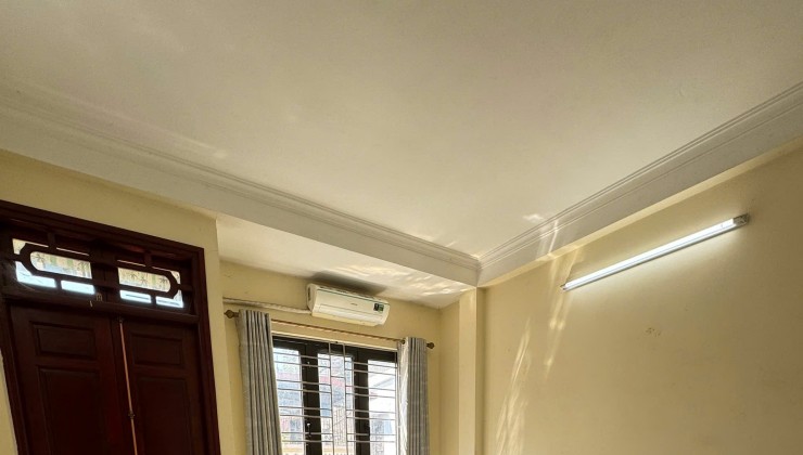 Cho thuê nhà nguyên căn phố Lương khánh Thiện, 45m x5 Tầng 5 ngủ, 15 Triệu LH 0377526803